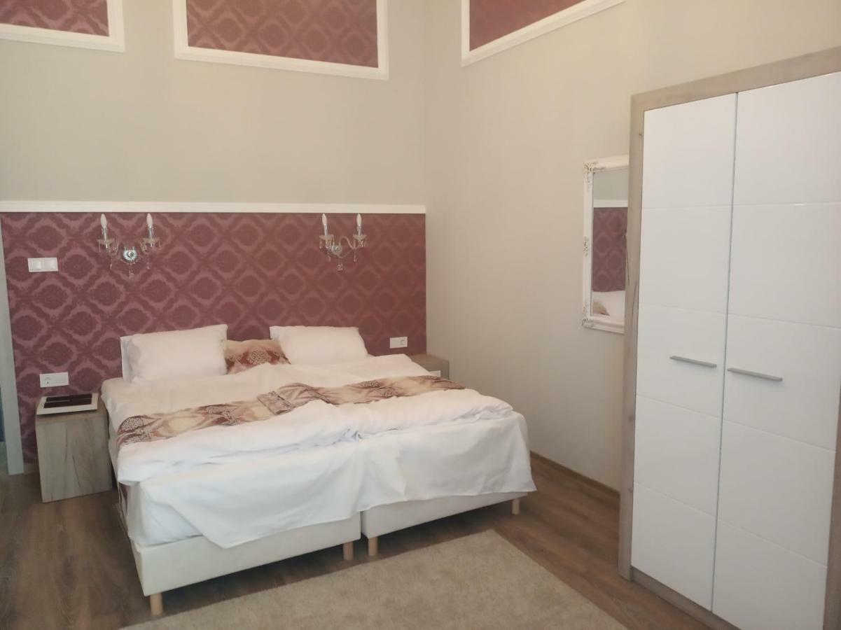 Bed and Breakfast Kakukk Panzio Nyírbátor Esterno foto